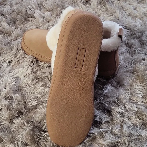 Minnetonka Tan Textured Sole - Picture 3 of 8